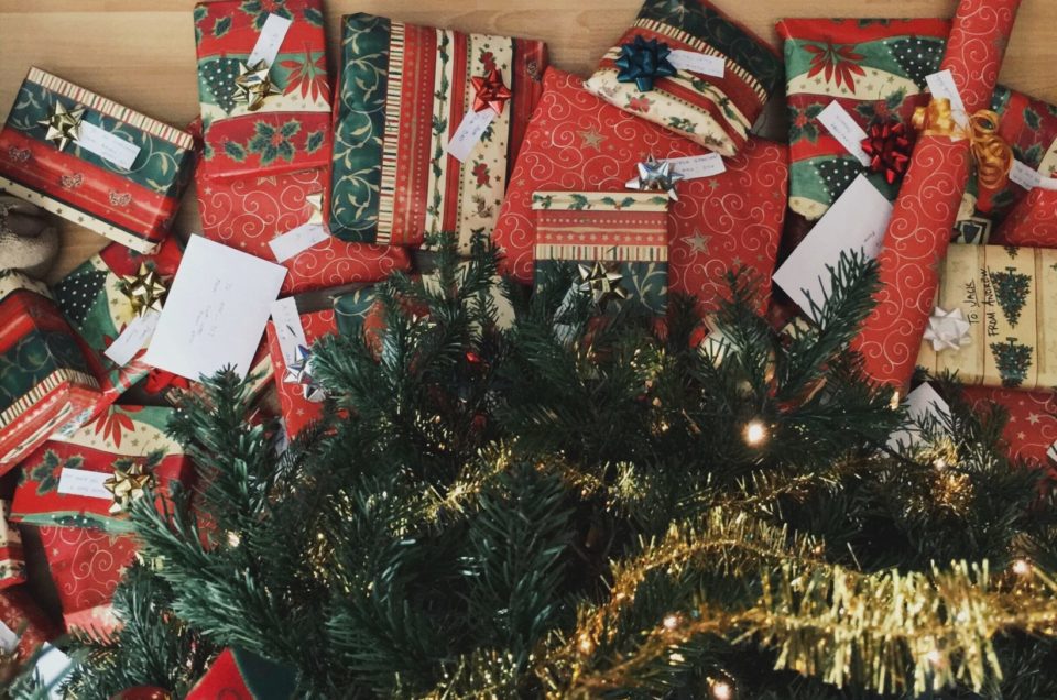 How to Use 4 Gift Rule For A Decluttered Christmas