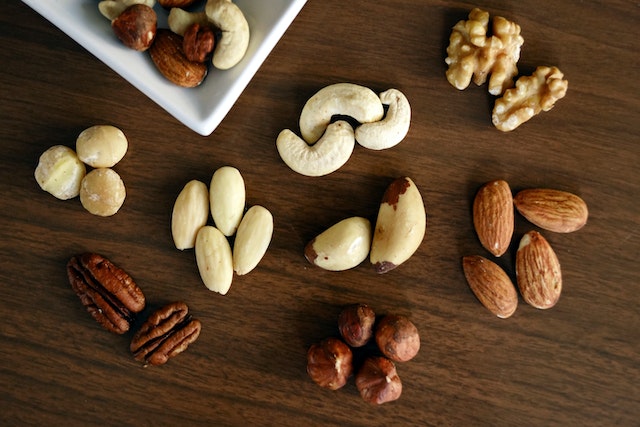 healthy benefits to add nuts to diet 