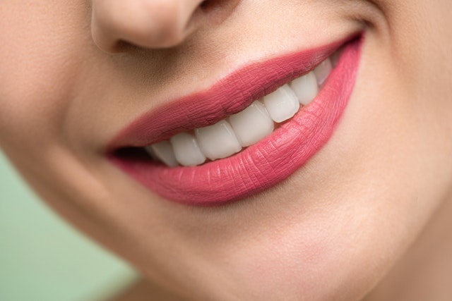 7 Ways to Naturally Boost Oral Health