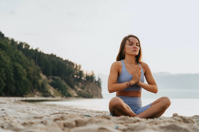 The Benefits of Practicing Yoga on the Beach