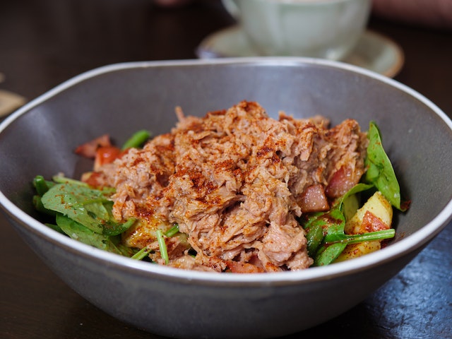 healthy tuna salad with smoked paprika